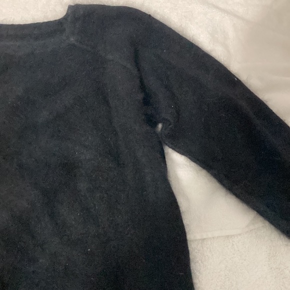 Extremely fluffy black crew neck - Picture 2 of 4